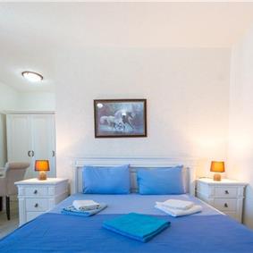 2 Bedroom Apartment with 2 Shared Pools, sleeps 4